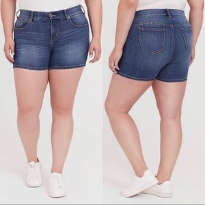 BOMBSHELL SKINNY SHORT - MEDIUM WASH